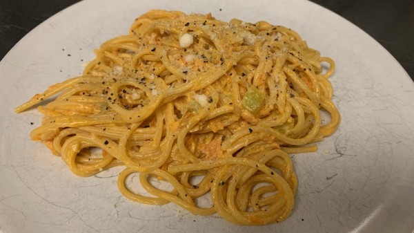 Spaghetti-in-Gemuese-Tomaten-Sosse