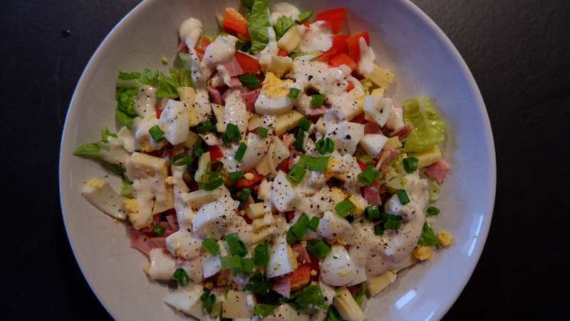 Fitness-Rezept Proteinreicher Salat mit Ei, Schinken und Käse | AsVIVA