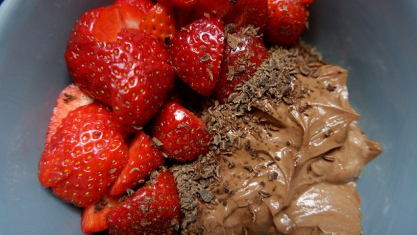 Schokoladen-Skyr-mit-Erdbeeren