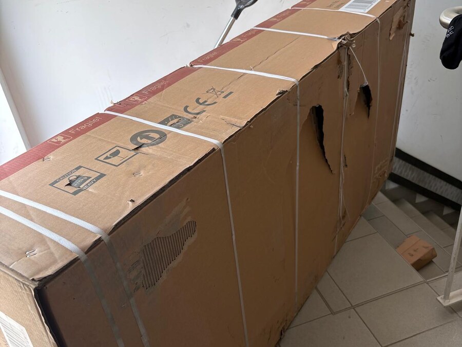 So kann die Verpackung ankommen: äußerlich eingerissen.