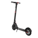 Der AsVIVA ES01 E-Scooter aufgeklappt in der Frontschräge mit robustem Trittbrett